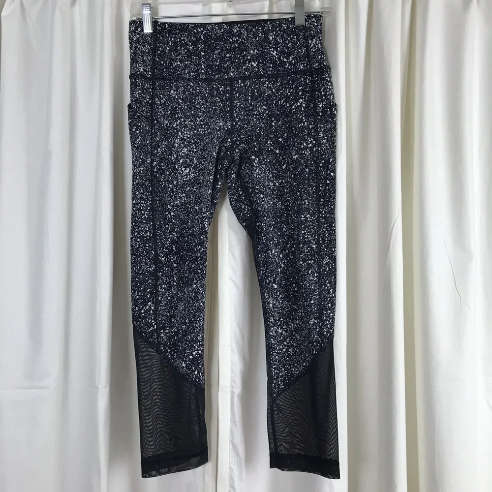 Lululemon ankle Leggings in Black & White - Picture 2 of 7